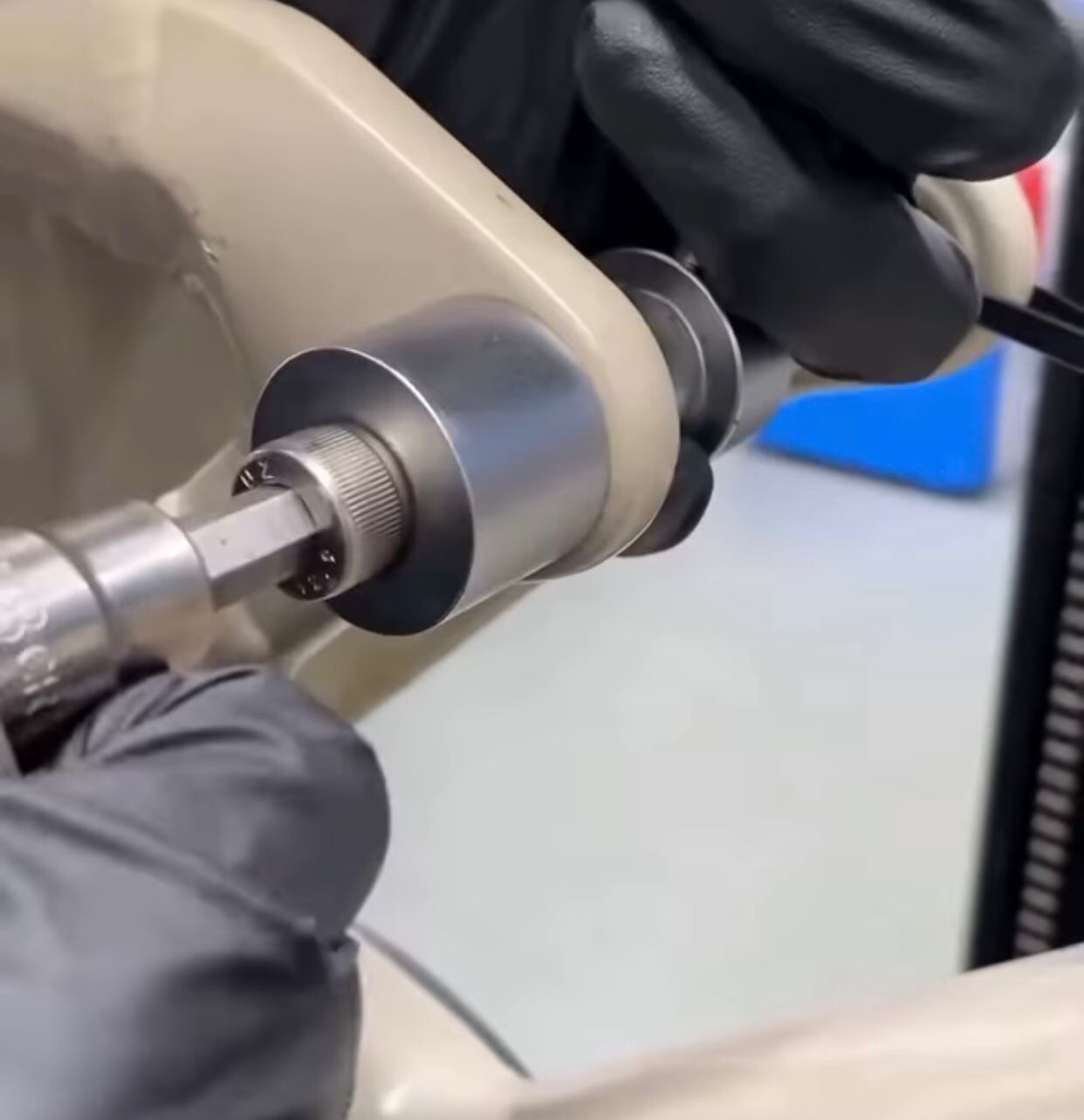 Pivot and Linkage Bearing Extraction/Installation Tool Kit
